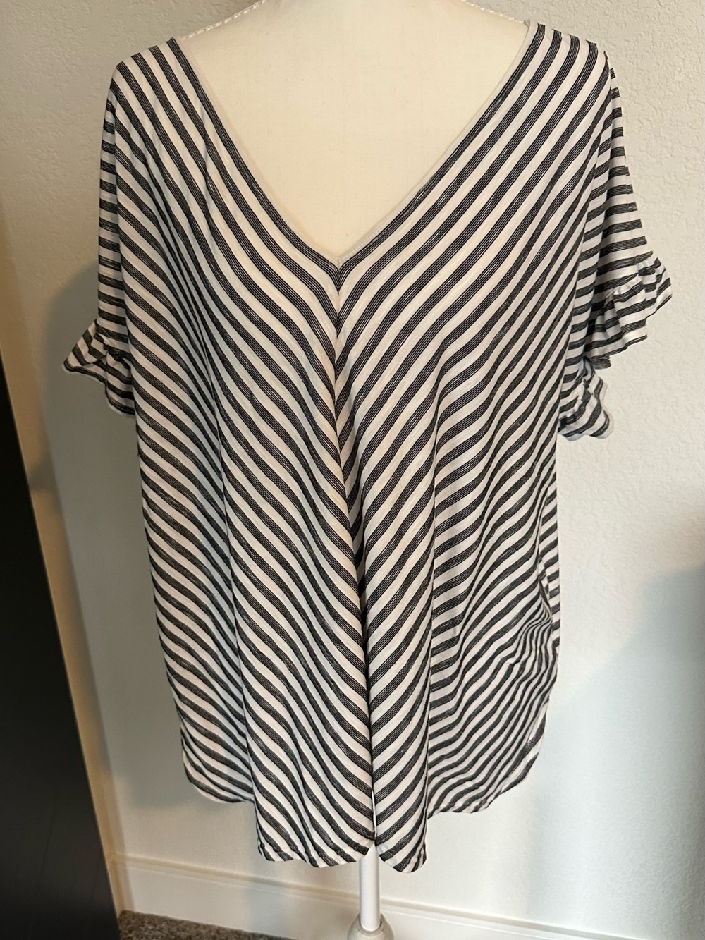 Max Studio Striped V-Neck Women’s Top in Black & White